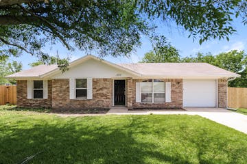 223 BROOK CIR KRUM, TX 76249